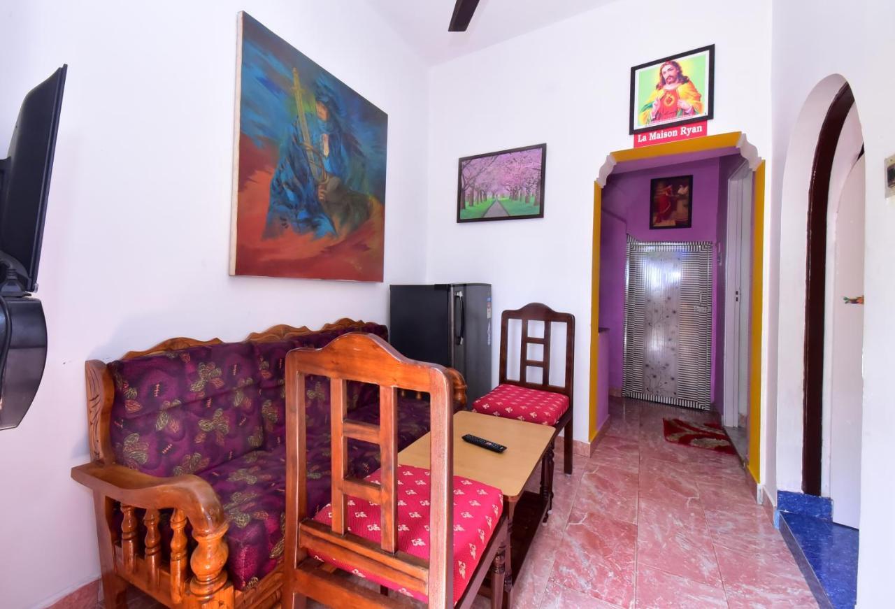 Villa Betty Beach Front Пондичери Екстериор снимка